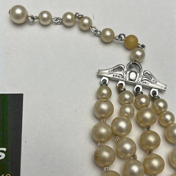 Vintage faux Pearl four strand gradient necklace. Length 14-17 + 3 inch extender - Picture 2 of 3